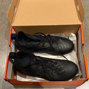 Nike Kids' Phantom Luna 2 Academy AG Soccer Cleats size 5y